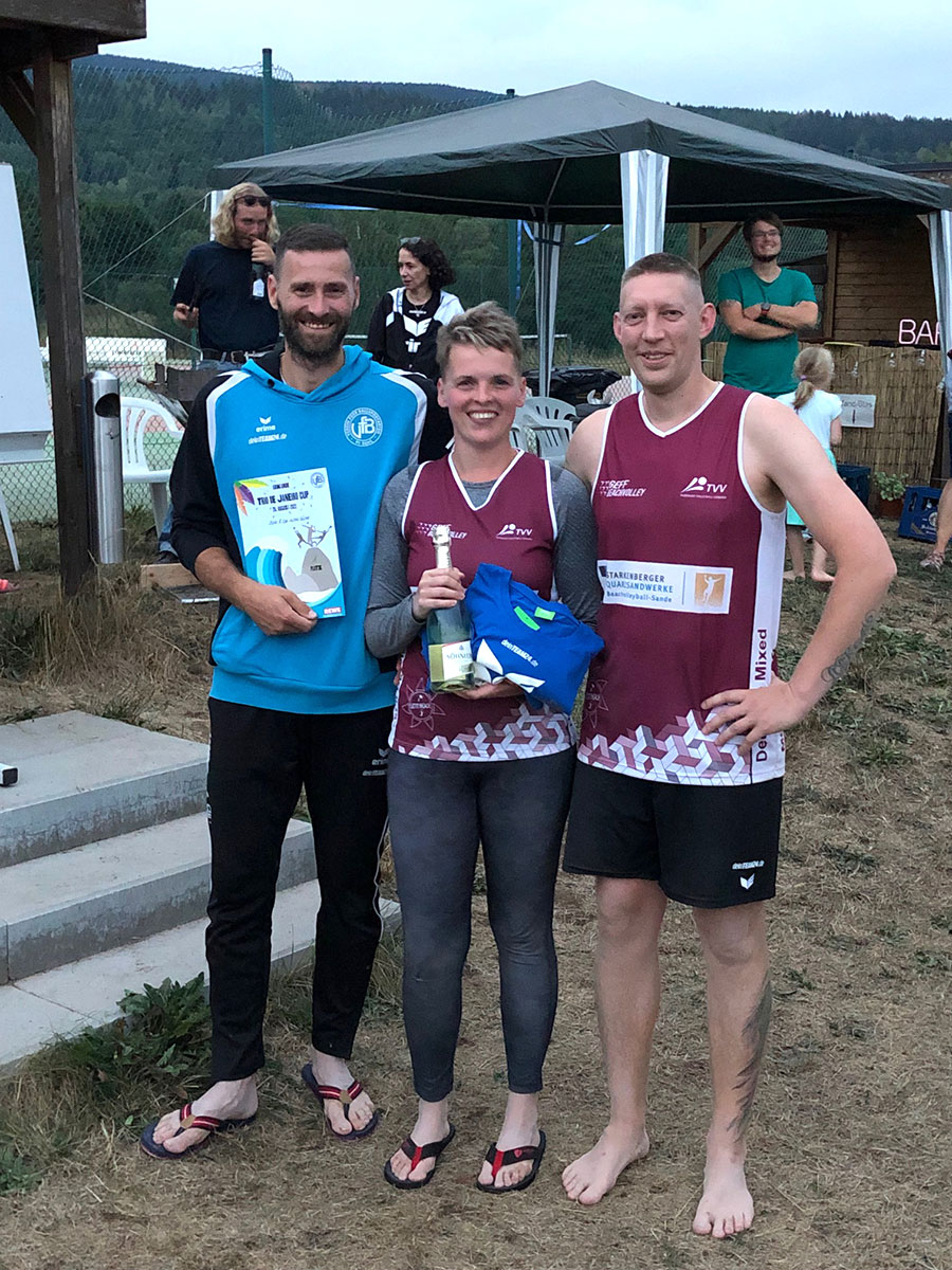 Beachvolleyball VfB 91 Suhl: Trio-de-Janeiro-Cup: Platz 1: "Jule & die alten Säcke" (VfB-Suhl-Beachanlage Sportcenter Suhl, 26.08.2022) (Foto: Ulf Greiser)