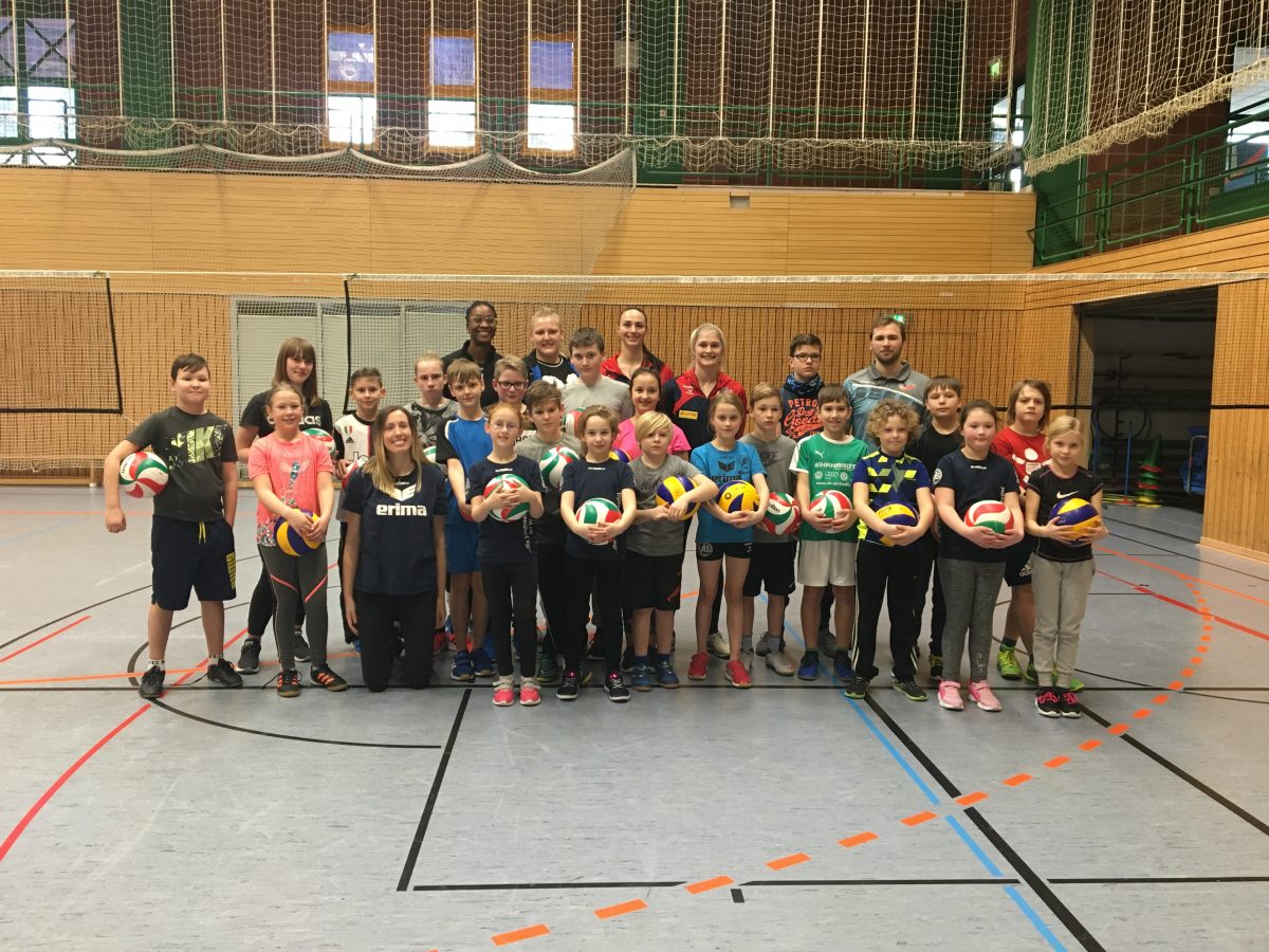 Volleyball macht Schule: Ferienfreizeit mit Bundesliga-Spielerinnen in Hildburghausen (09.02.2020)