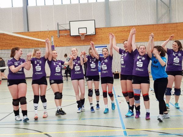 Jubel beim Team VfB 91 Suhl 2 - Volleyball-Thüringenmeister 2017/18 . Erfurt 17.03.2018